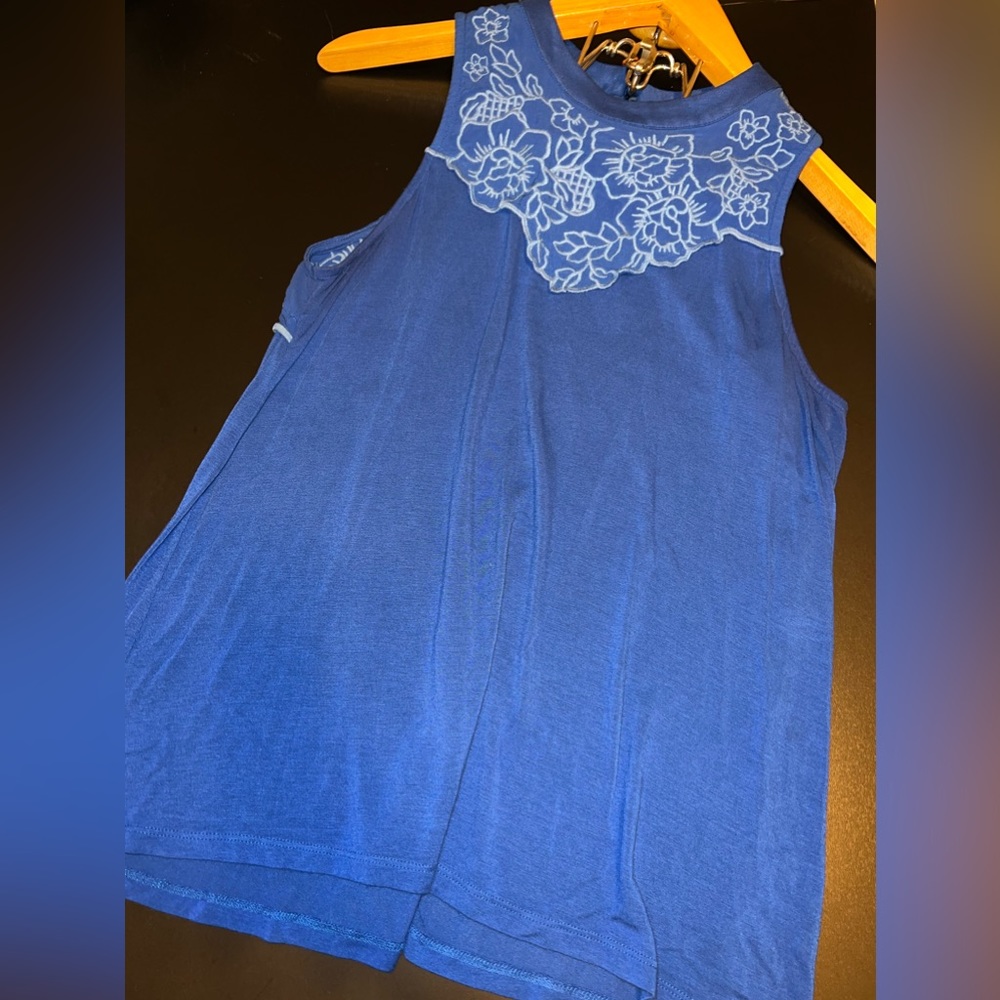 Eyeshadow Royal Blue Sleeveleee Crochet Lace Top with Keyhole Back size S EUC